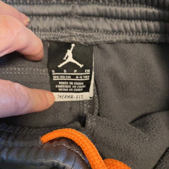 Boys Nike sweatpants size 4-5 yrs. - Picture 5 of 5